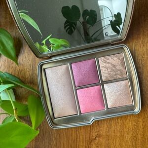 Hourglass AMBIENT LIGHTING EDIT- UNIVERSE UNLOCKED